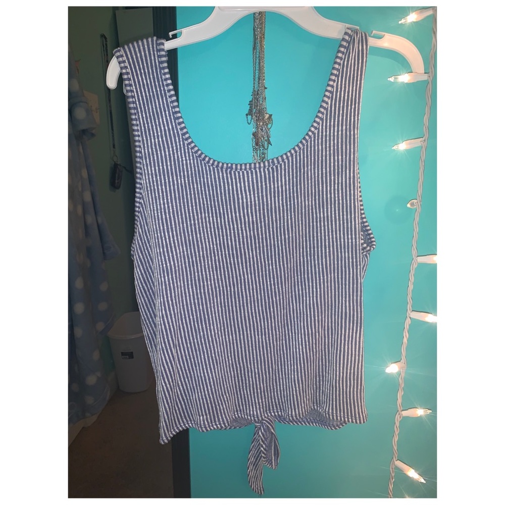 NWT Ribbed Front-tie Tank - Picture 3 of 5